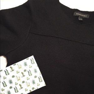 BANANA REPUBLIC BLACK WOOL TOP 🌺🌺